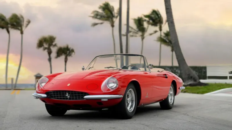 عرض سيارة "Ferrari 365 California Spyder" النادرة للبيع في مزاد علني