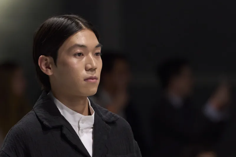 "الألوان تنطق بالبهجة"..  "Adolfo Dominguez" يقدم آخر العروض الرجالية في أسبوع دبي للموضة