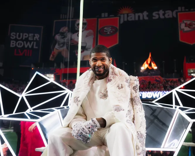 بعمر 45 عامًا.. "آشر" يودع العزوبية ويعلن زواجه بعد مباراة "سوبر بول"