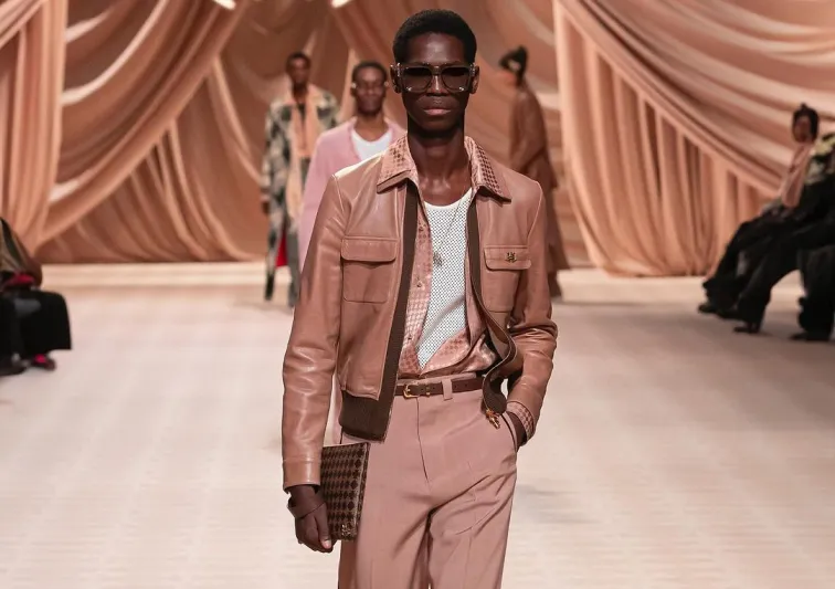 كيف ترتدي درجات لون العام "Peach Fuzz"؟.. إليك 8 طرق تناسب مختلف الأذواق