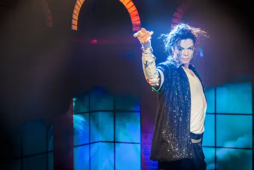 لماذا أجرى "مايكل جاكسون" جراحة لتجميل أنفه؟.. حارسه الشخصي يكشف السر