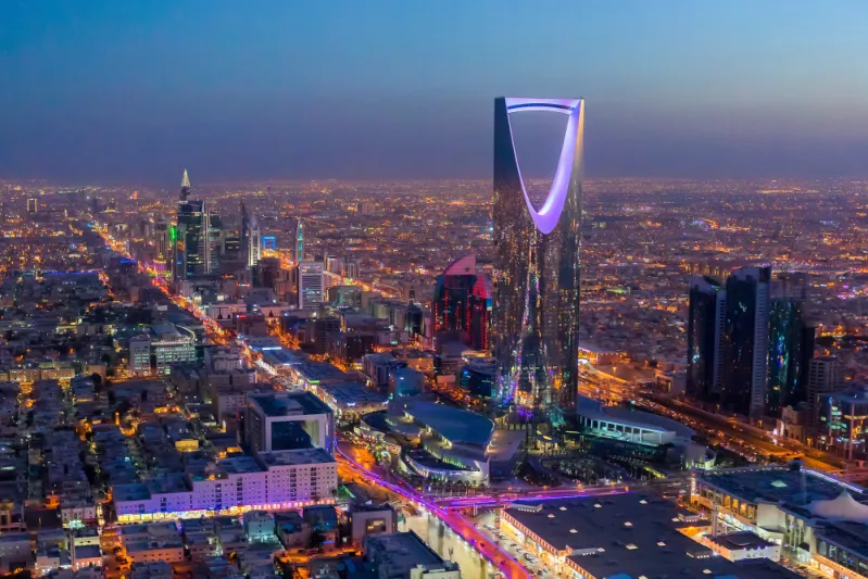 مصدر الصورة - shutterstock البنوك السعودية تحقق أرباحًا قياسية بلغت 70 مليار ريال في 2023