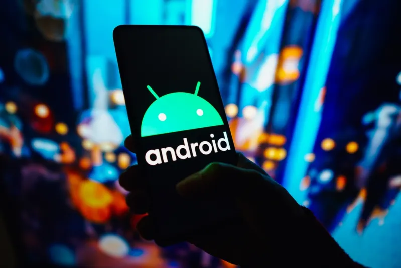 شعار أندرويد- مصدر الصورة: Shutterstock جوجل تتيح المعاينة الأولى لنظام Android 15