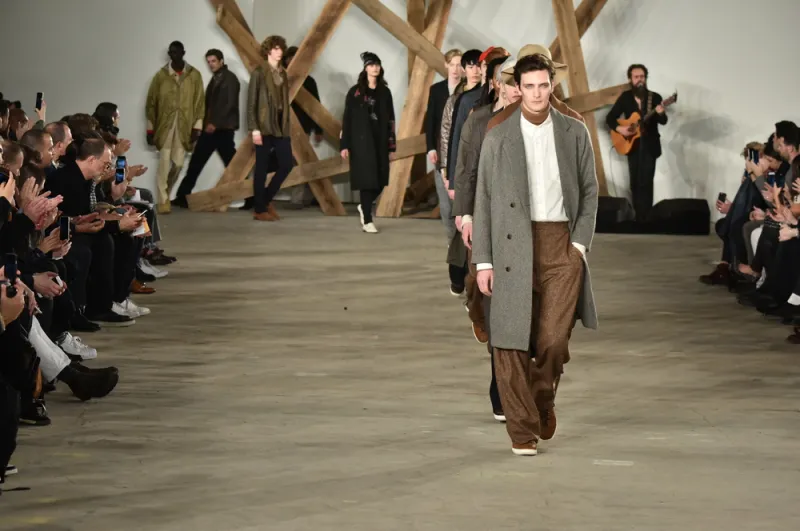 أسبوع لندن للموضة يحتفل بعيده الـ40