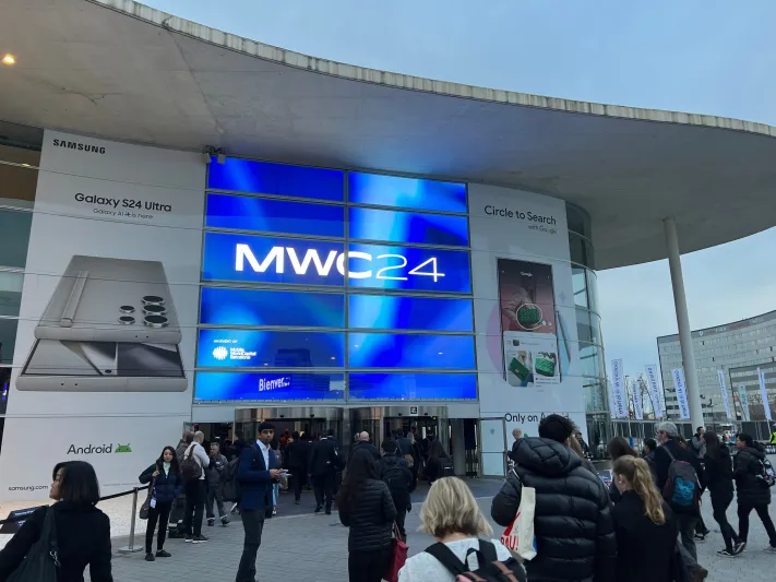 من خاتم "Samsung" الذكي إلى الهاتف القابل للارتداء.. أبرز ما جاء في "MWC 2024"