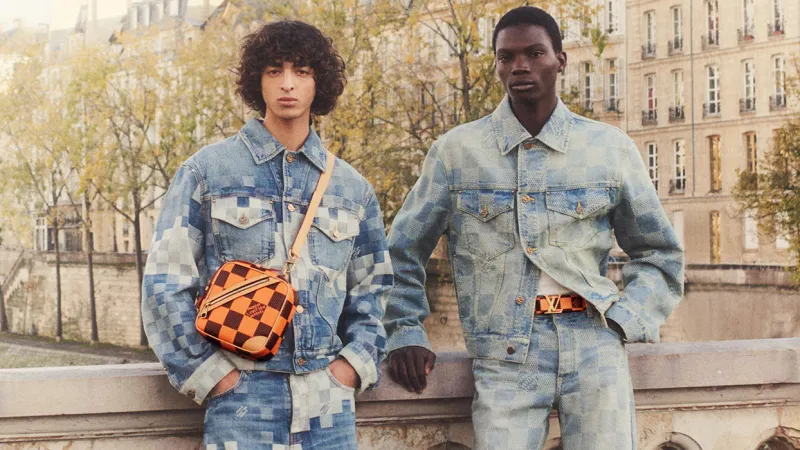 "فن لا يتقنه كثيرون".. طرق مزج نقشات الملابس للراغبين في مظهر مختلف