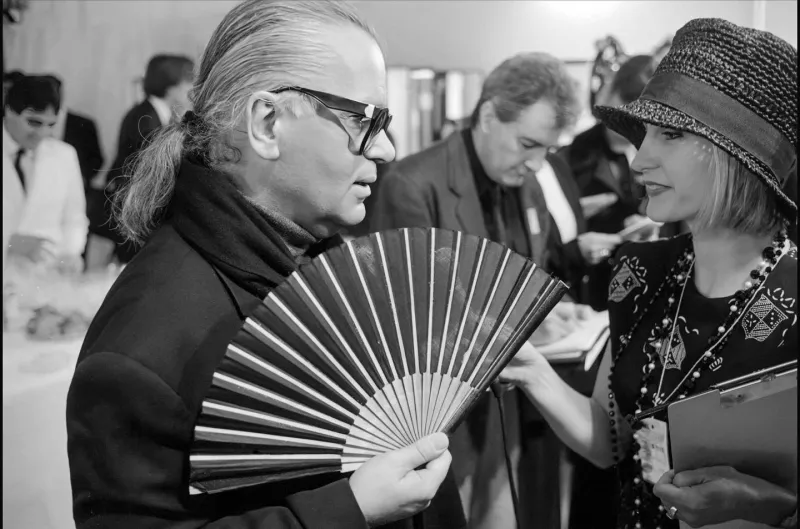 شقة كارل لاغرفيلد الفاخرة في باريس للبيع بهذا السعر الخيالي (صور) 