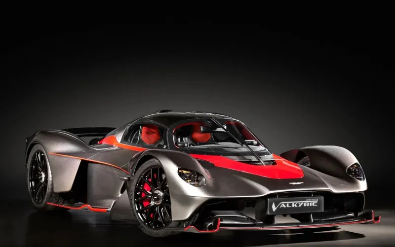 سيارة "Aston Martin Valkyrie Coupé" للبيع مقابل 3.3 مليون دولار في مزاد