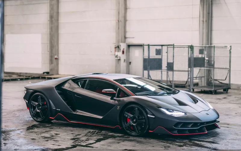 سيارة "Lamborghini Centenario" موديل 2017 للبيع في مزاد مقابل 2.5 مليون دولار