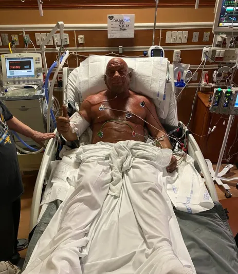 أنقذ والديه من حريق.. المصارع "كولمان" يستيقظ من الغيبوبة باكيًا