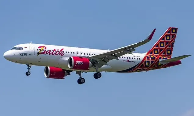 طائرة تخرج عن مسارها في إندونيسيا بسبب نوم الطيار ومساعده خلال الرحلة