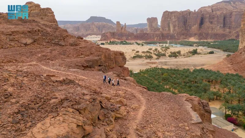 عشاق "الهايكنج" يتوافدون على "العُلا" لممارسة هوايتهم الممتعة