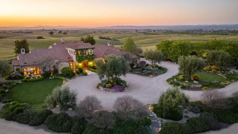 عرض ممتلكات فاخرة على مساحة 135 فدانًا للبيع مقابل 15 مليون دولار