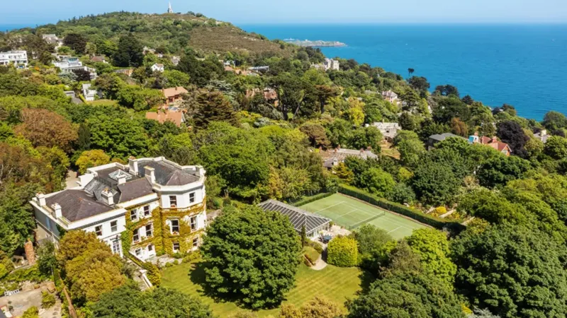 عقار فاخر من القرن الـ 19 للبيع مقابل 13 مليون دولار