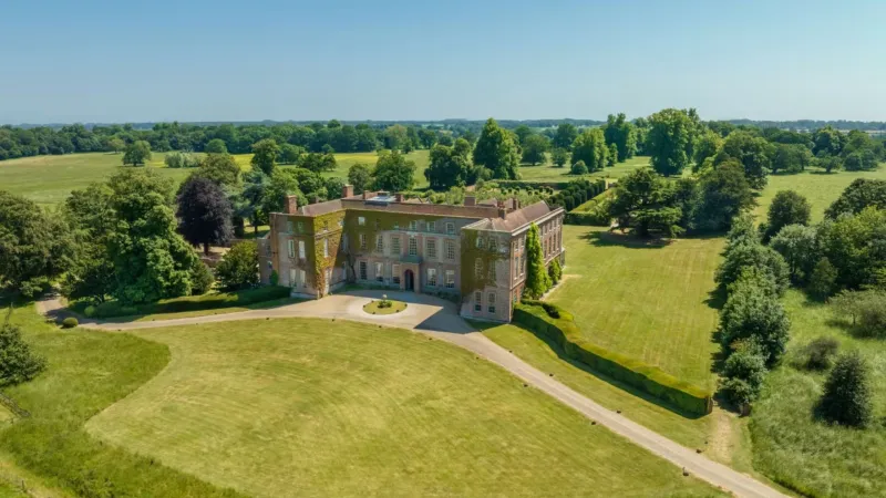 عرض ملكية "the Glemham Hall" التاريخية للبيع مقابل 24.1 مليون دولار