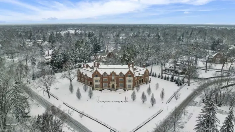 عرض قصر تاريخي من 1925 في ديترويت للبيع مقابل 7 مليون دولار