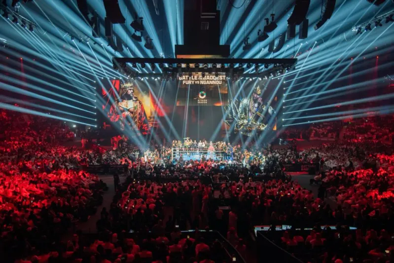 ديلي ميل: المستشار تركي آل الشيخ وراء ثورة الملاكمة في السعودية