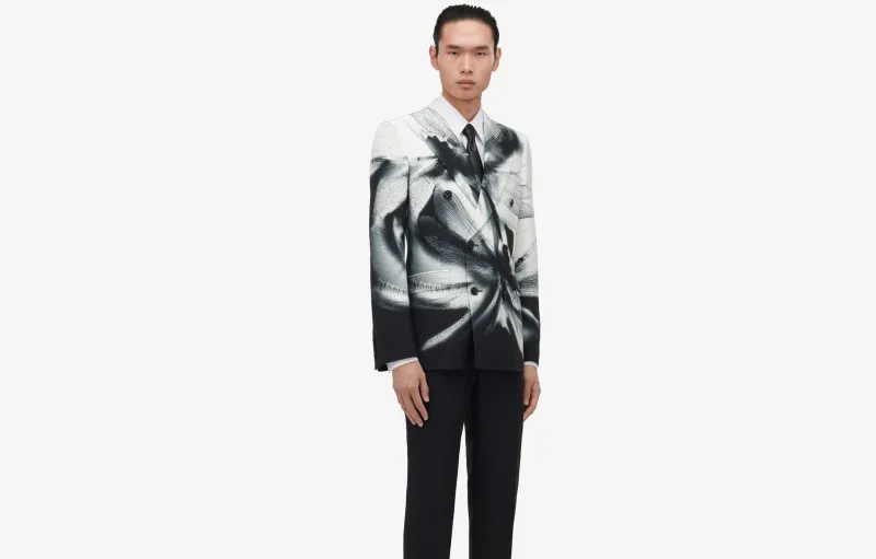 الملابس المطبوعة لربيع وصيف 2024.. صيحات مختلفة تنتظر عشاق الانطلاق