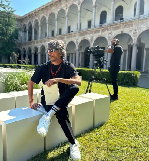 "فالنتينو" تنفصل عن "بيير باولو بيتشولي".. نهاية فصل جديد في عالم الموضة