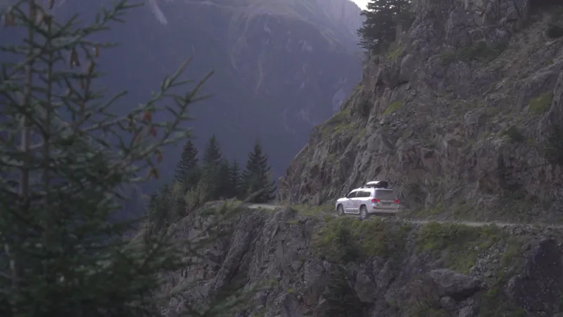 طريق D915 الأخطر في العالم.. أين يقع؟