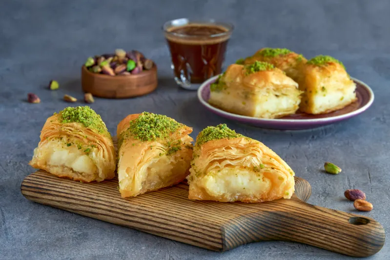 خبراء التغذية يحذرون من إفطار الصائمين على حلويات رمضان 