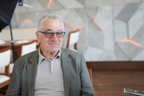  روبرت دي نيرو يفتتح سلسلة مطاعم في هذه الدولة العربية (فيديو)