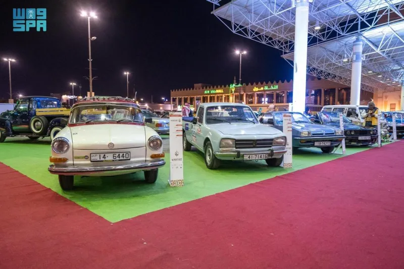 اختتام فعاليات كرنفال السيارات التراثية والكلاسيكية الدولي في القصيم