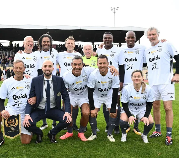  قبل أولمبياد باريس 2024.. "ماكرون" يستعرض مهاراته الكروية (فيديو)