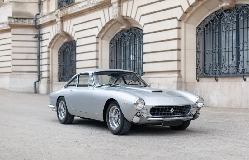 سيارة "Ferrari 250 GT/L Berlinetta Lusso" للبيع بـ 1.75 مليون يورو