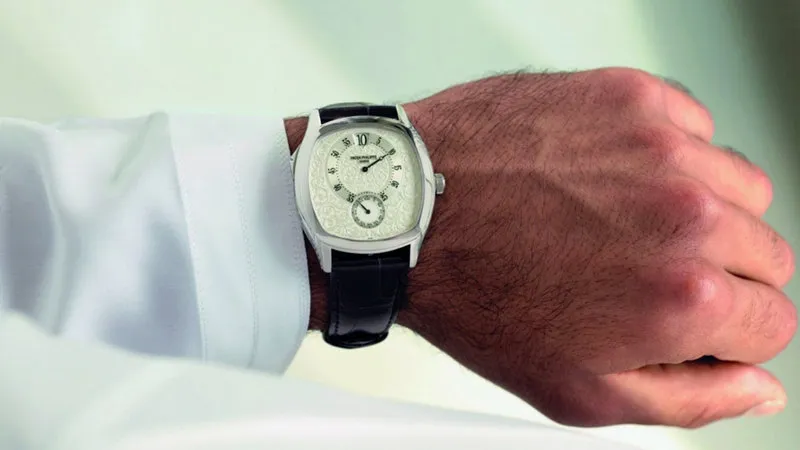 في مزاد "دبي للساعات" عبر الإنترنت.. 158 تحفة فنية من عالم الساعات النادرة