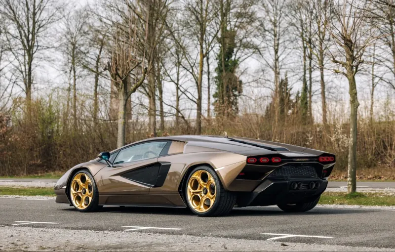 سيارة "Lamborghini Countach" فريدة للبيع في مزاد مقابل 2.3 مليون يورو