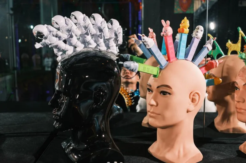 "مجموعة الرجل الأزرق".. رجل أصلع يبتكر فكرة لتغيير نظرة المجتمع