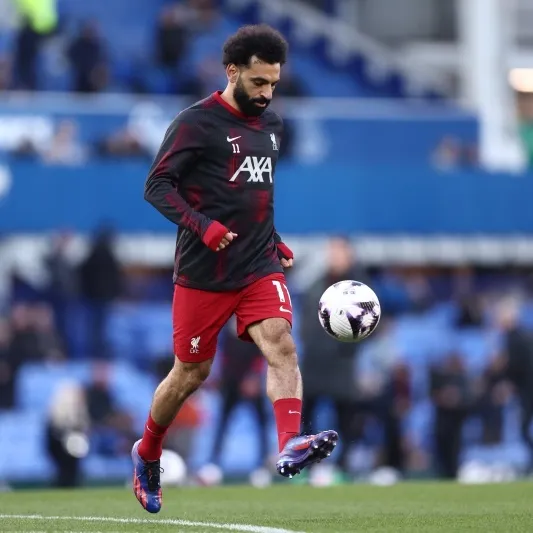 الانتقاد ما زال مستمرًا.. أسطورة إنجلترا عن محمد صلاح: بارد ويختفي لحظة الحسم