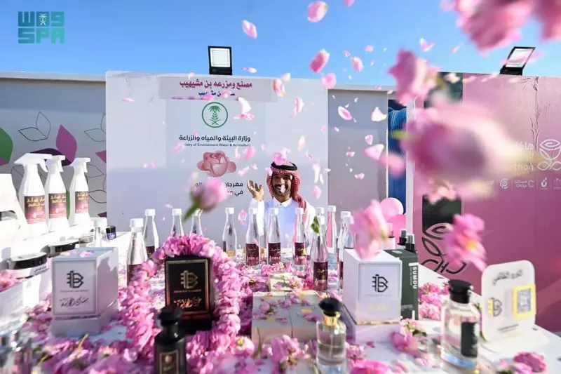 إقبال كبير على مهرجان مزارعي الورد في الطائف