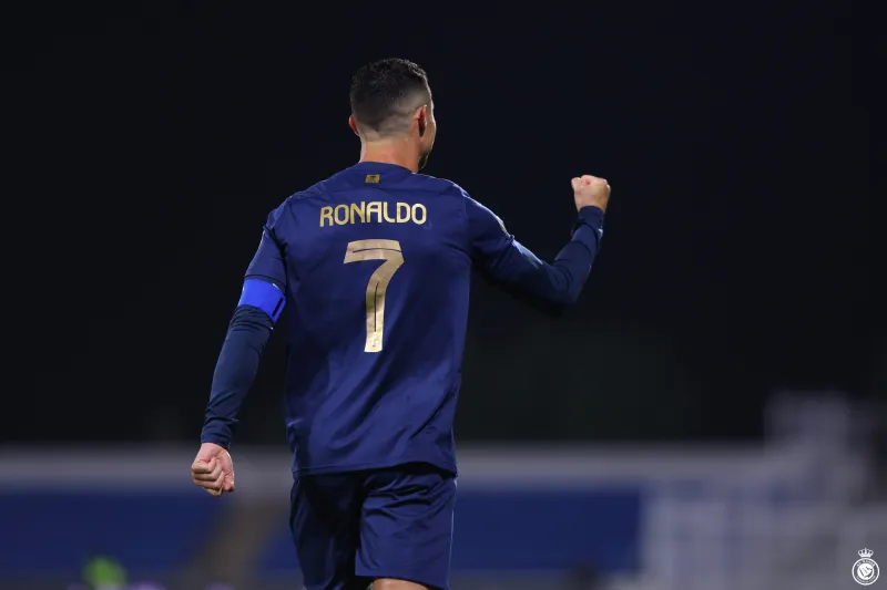 رونالدو يتوهج في ليلة دك النصر لأبها.. والهلال يسجل رقمًا قياسيًا عالميًا (فيديو)