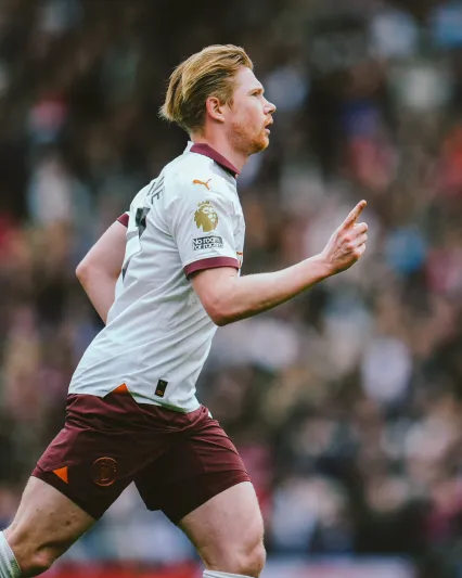 أول طلب رسمي من النصر لضم كيفين دي بروين