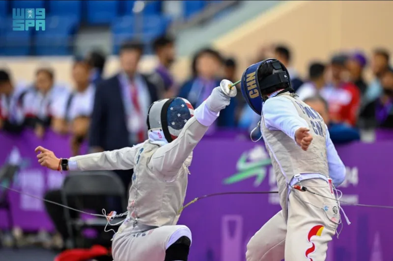 الصين وأمريكا تتصدران بطولة العالم للمبارزة في الرياض