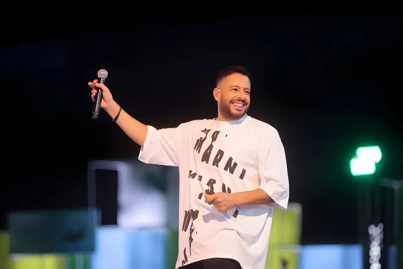 محمد حماقي في 3 علامات تجارية.. من الكاجوال إلى الأناقة