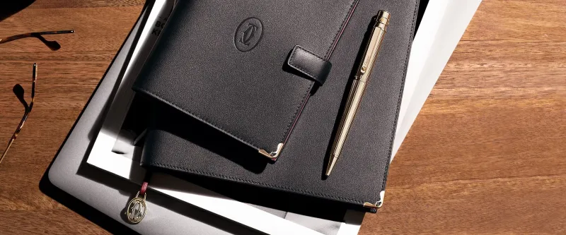 رفاهية الكتابة.. أفضل الأدوات المكتبية والأقلام الفاخرة للرجال