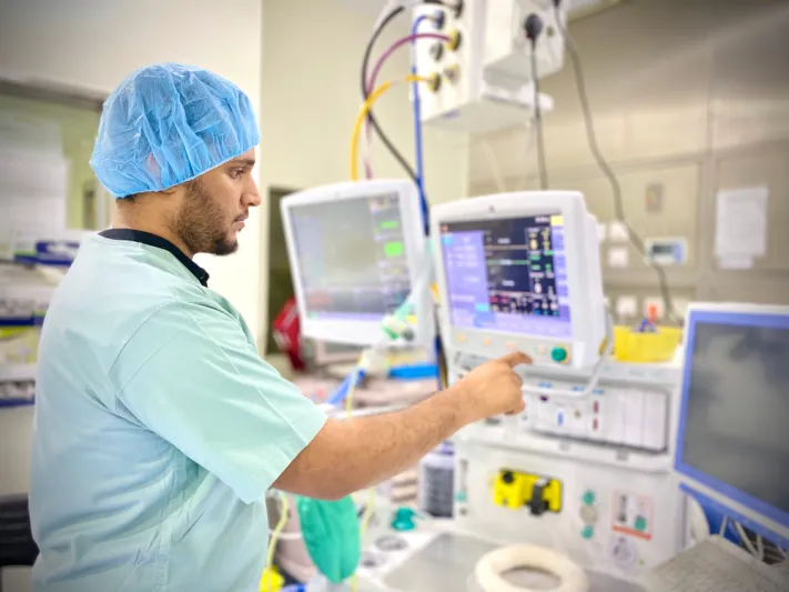 "رؤية 2030" تُرسي أسسًا جديدة لقطاع الرعاية الصحية في المملكة.. بنية تحتية جاذبة للشركات وخدمات متطورة