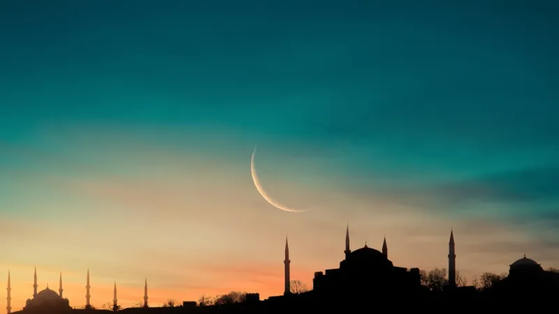 المحكمة العليا تدعو لتحري رؤية هلال شهر شوال.. الإثنين المقبل 