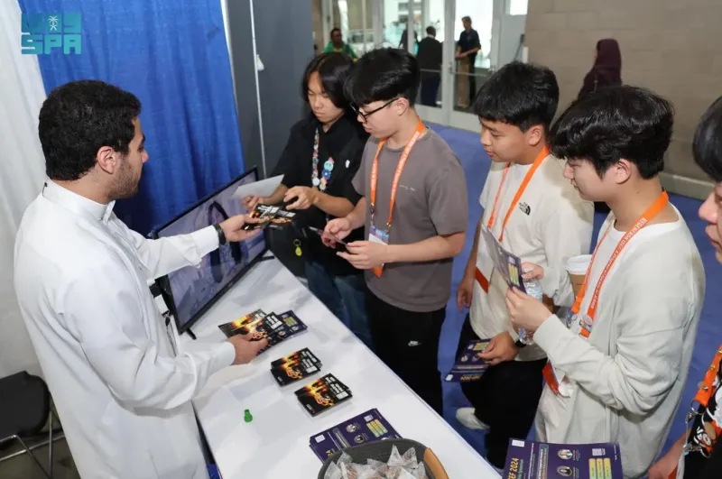 جناح  المملكة بمعرض آيسف يقدم مائدة ضيافة بالكليجا والتمر والمعمول