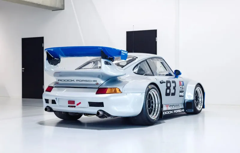 سيارة السباقات "Porsche 911 GT2" موديل 1998 للبيع في مزاد