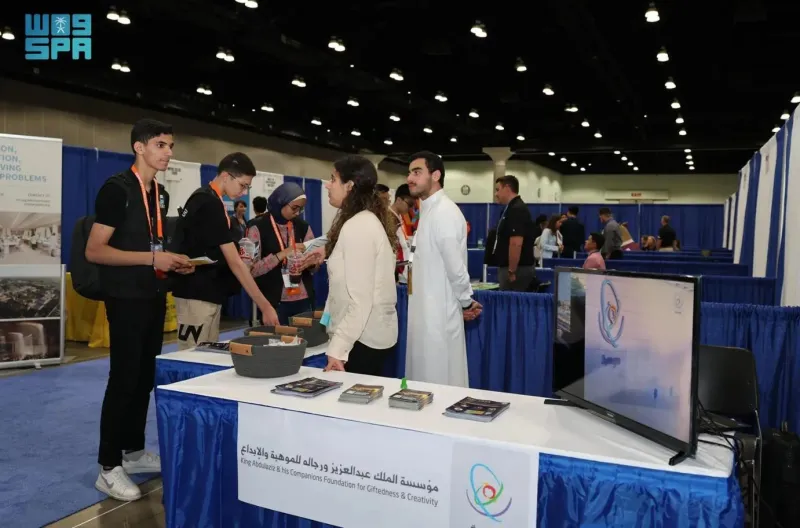 جناح  المملكة بمعرض آيسف يقدم مائدة ضيافة بالكليجا والتمر والمعمول