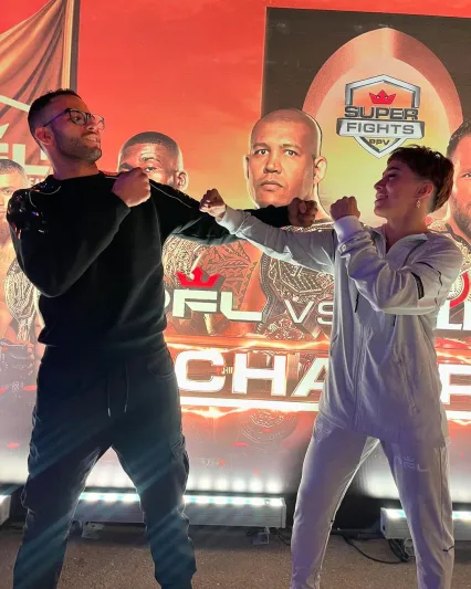 قصة حب على حلبة الملاكمة.. من هو نجم الملاكمة السعودي عبدالله القحطاني خطيب هتان السيف؟ (فيديو)