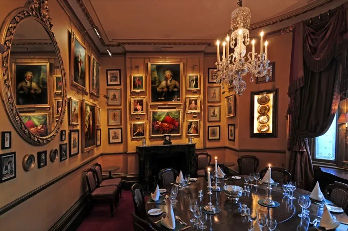 لأول مرة منذ 193 عامًا.. نادي "جاريك" التاريخي للرجال يسمح بانضمام النساء