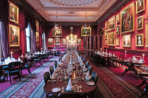 لأول مرة منذ 193 عامًا.. نادي "جاريك" التاريخي للرجال يسمح بانضمام النساء