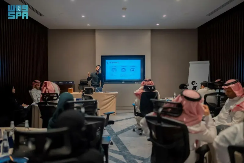 تدريب 25 من قادة "الموارد البشرية" في مجال البيانات والذكاء الاصطناعي