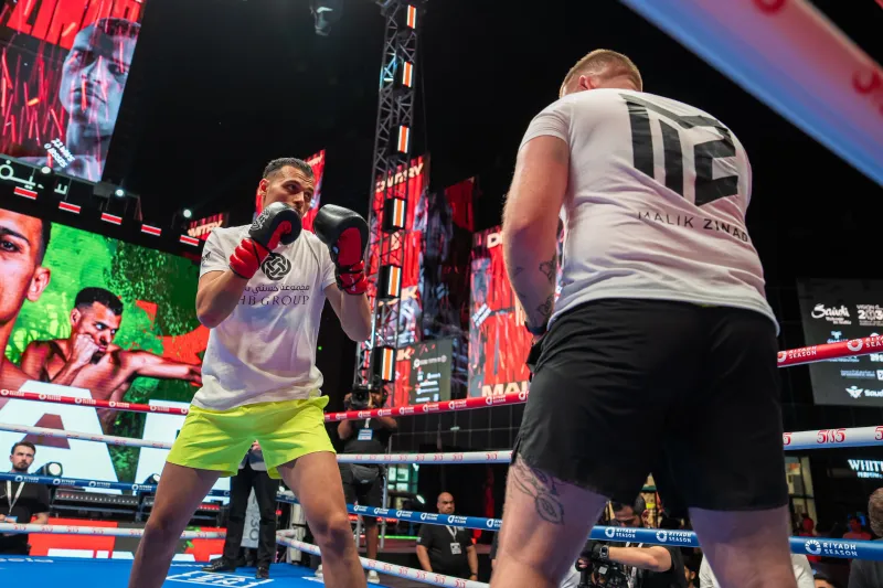 "أسبوع الملاكمة" في موسم الرياض.. المشاركون في "5VS5" يستعرضون مهاراتهم