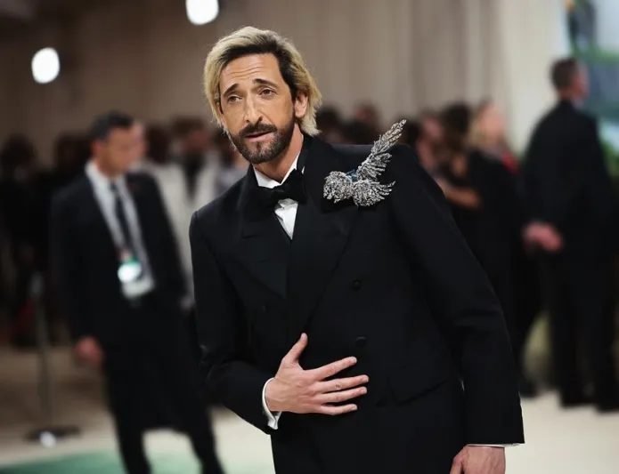 مجوهرات وساعات تخطف الأنظار.. لمسات فخمة تُكمل إطلالات نجوم Met Gala